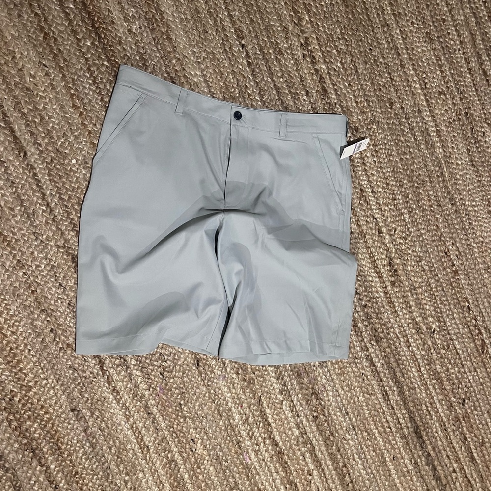 Izod Men's Light Gray Flat Front Shorts